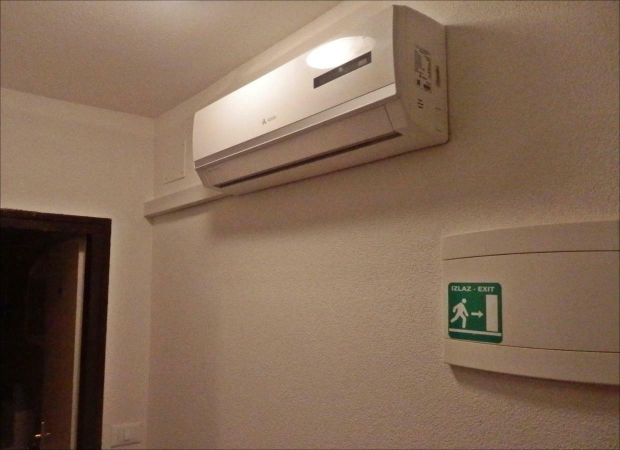 App Veselica Apartment อูมัค ภายนอก รูปภาพ