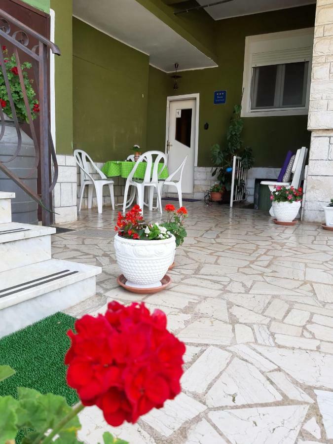 App Veselica Apartment อูมัค ภายนอก รูปภาพ